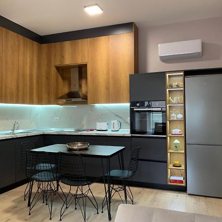 Lovely 1-Bedroom Condo In Tirana Wifi-Netflix-Ac Екстериор снимка