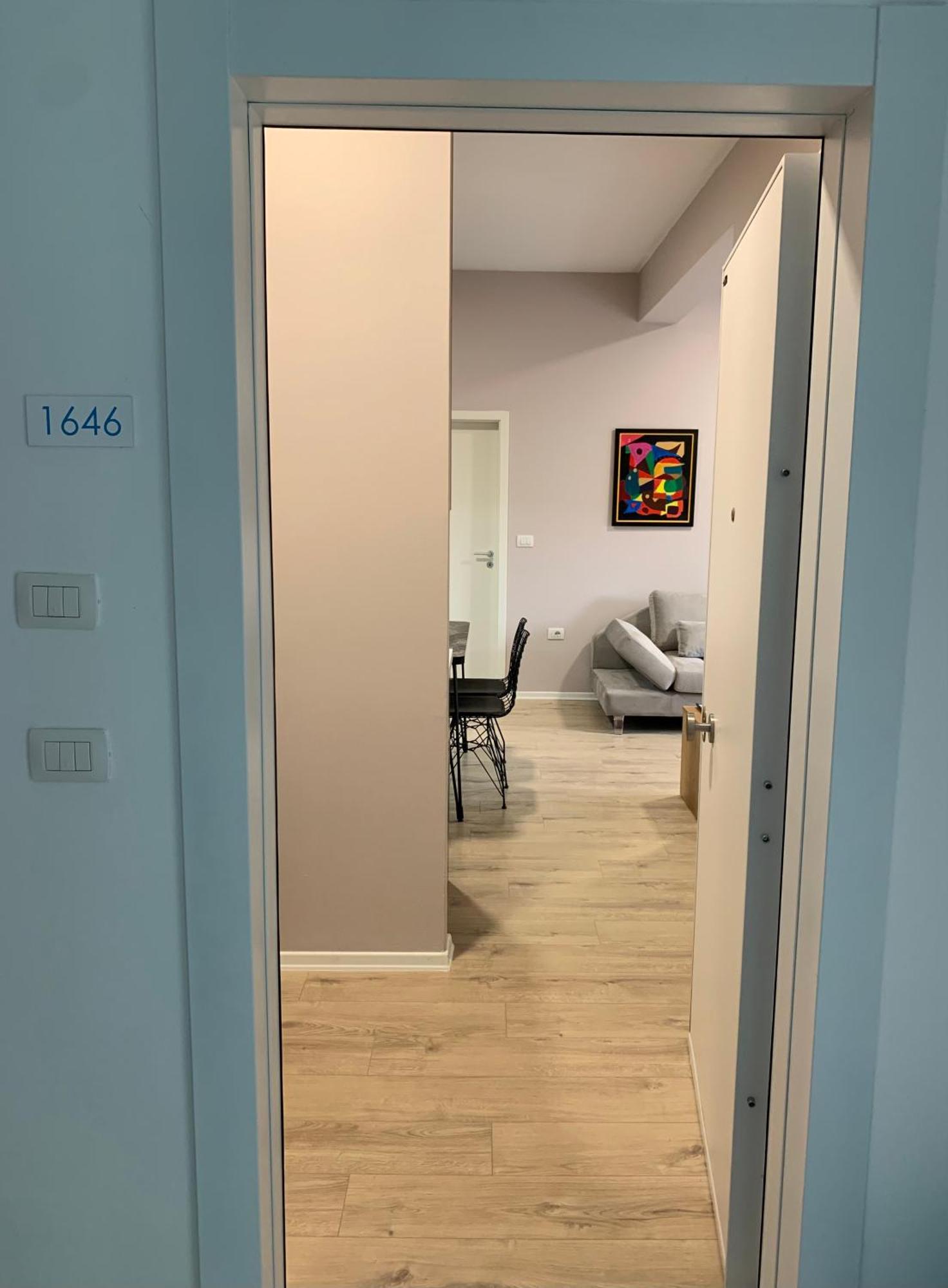 Lovely 1-Bedroom Condo In Tirana Wifi-Netflix-Ac Екстериор снимка